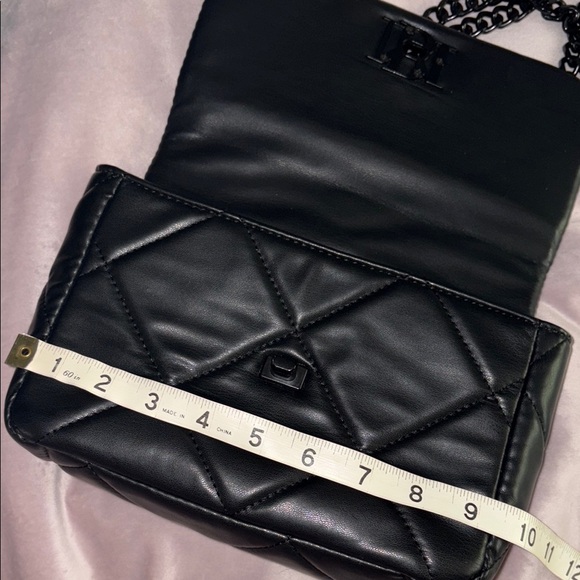 NWT Badgley Mischka Black Quilted leather Chain Shoulder Bag in new condition - Picture 9 of 10
